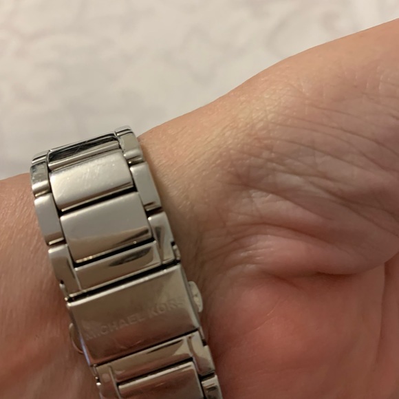 Michael Kors women watch - Picture 3 of 13